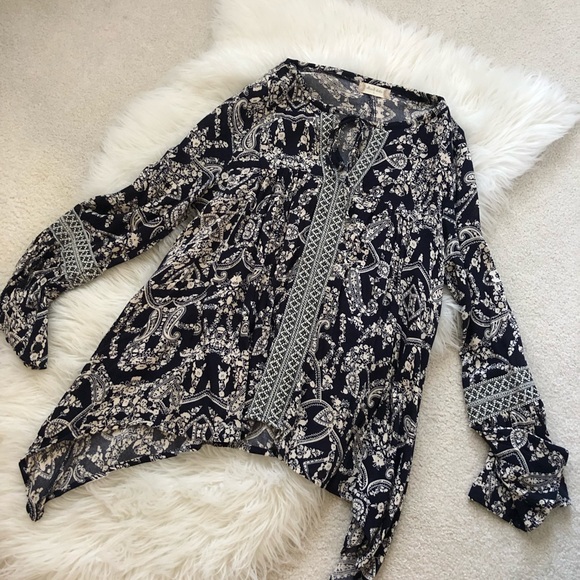 Floral bell sleeve - Picture 1 of 2